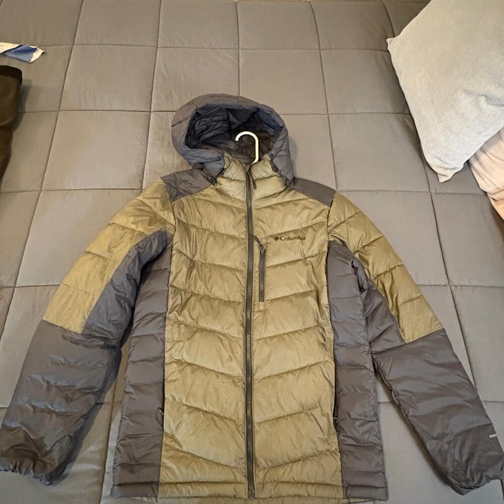 Columbia Puffer Jacket (Perfect Condition)